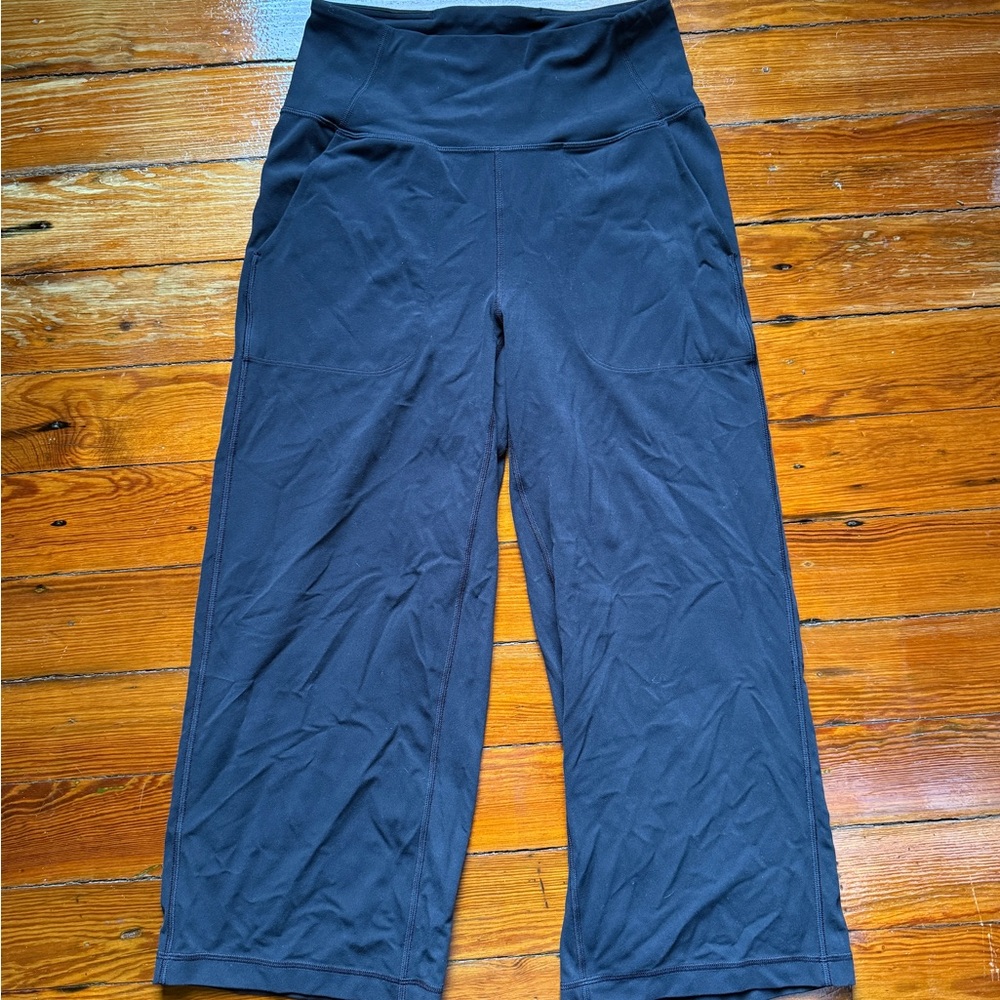 Lulu Lemon Black Cropped Wide Leg Capri